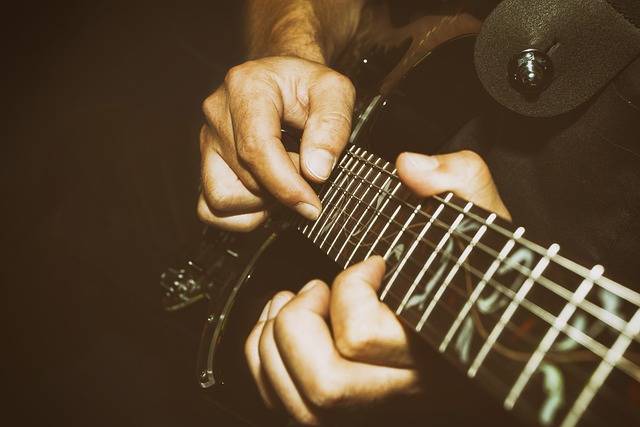guitar lessons on how to improve guitar strumming
